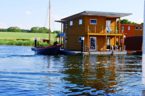 FLOATING HOUSES - 